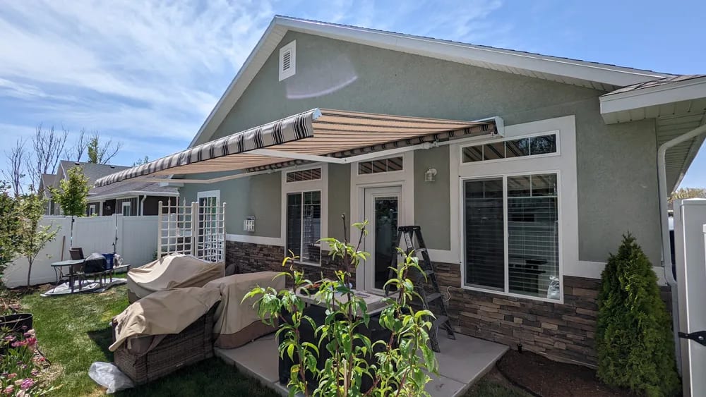 Retractable awning project photo 11