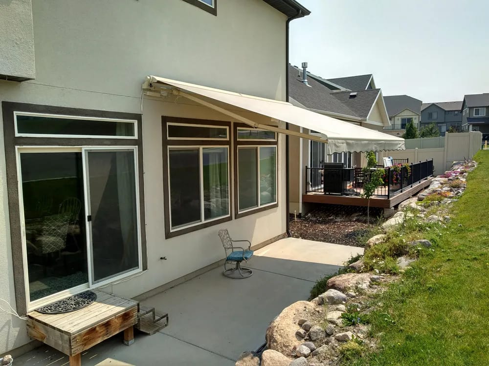 Retractable awning project photo 15