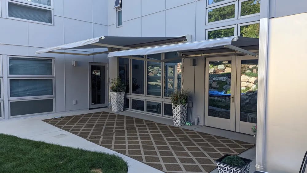 Retractable awning project photo 22