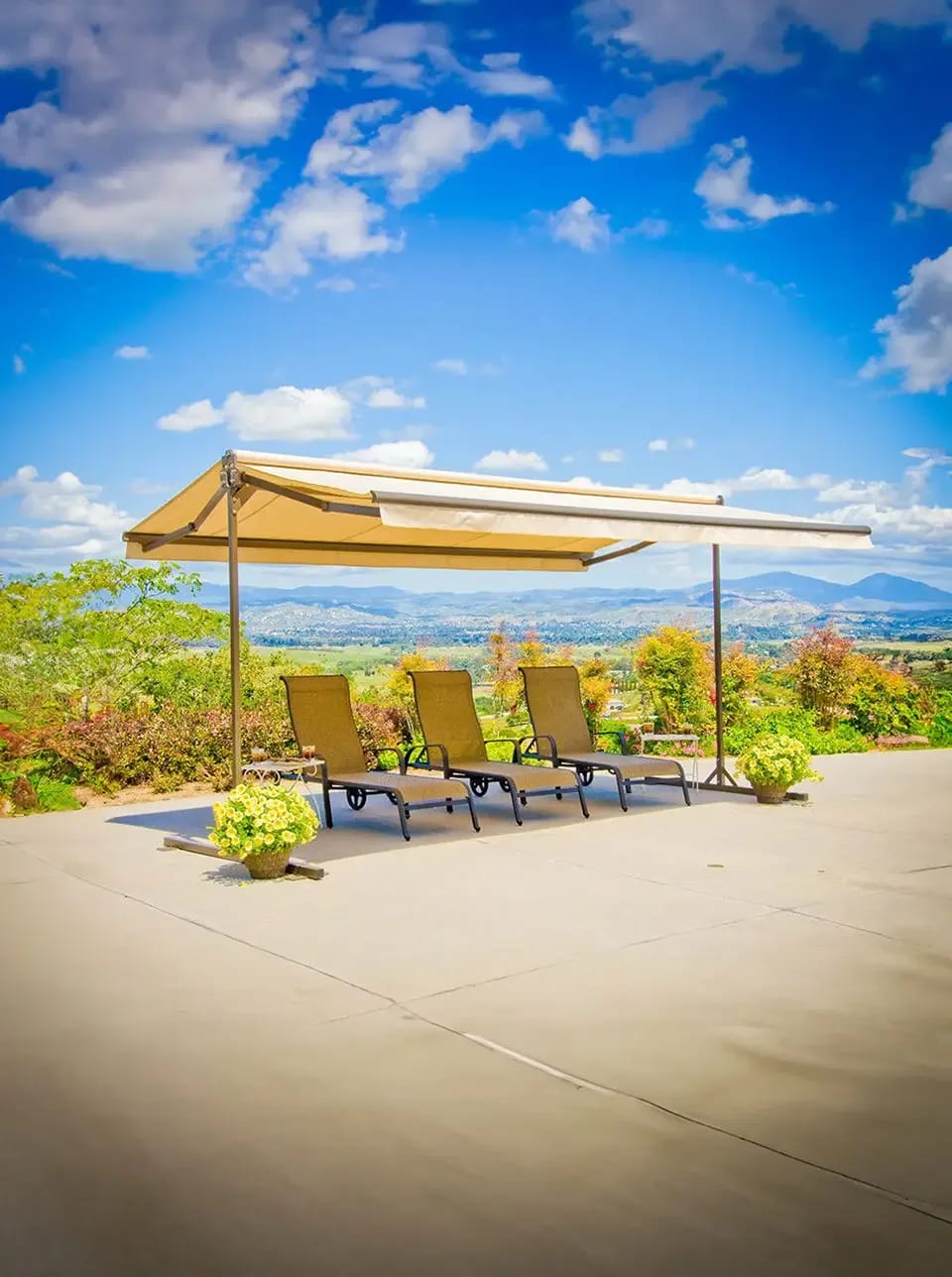 Free-standing retractable awning shading outdoor seating